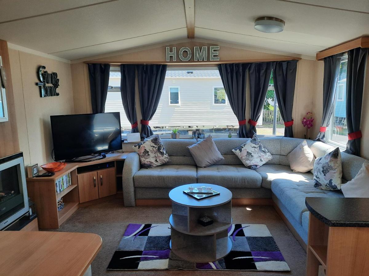 Haggerston Castle 3 Bedroom Deluxe Holiday Home Cheswick  Exterior photo